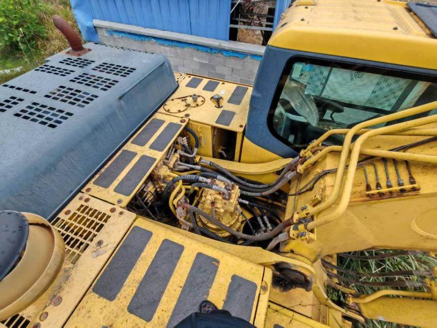 1月3日黔南布依族苗族自治州小松液压挖掘机一台网络拍卖公告