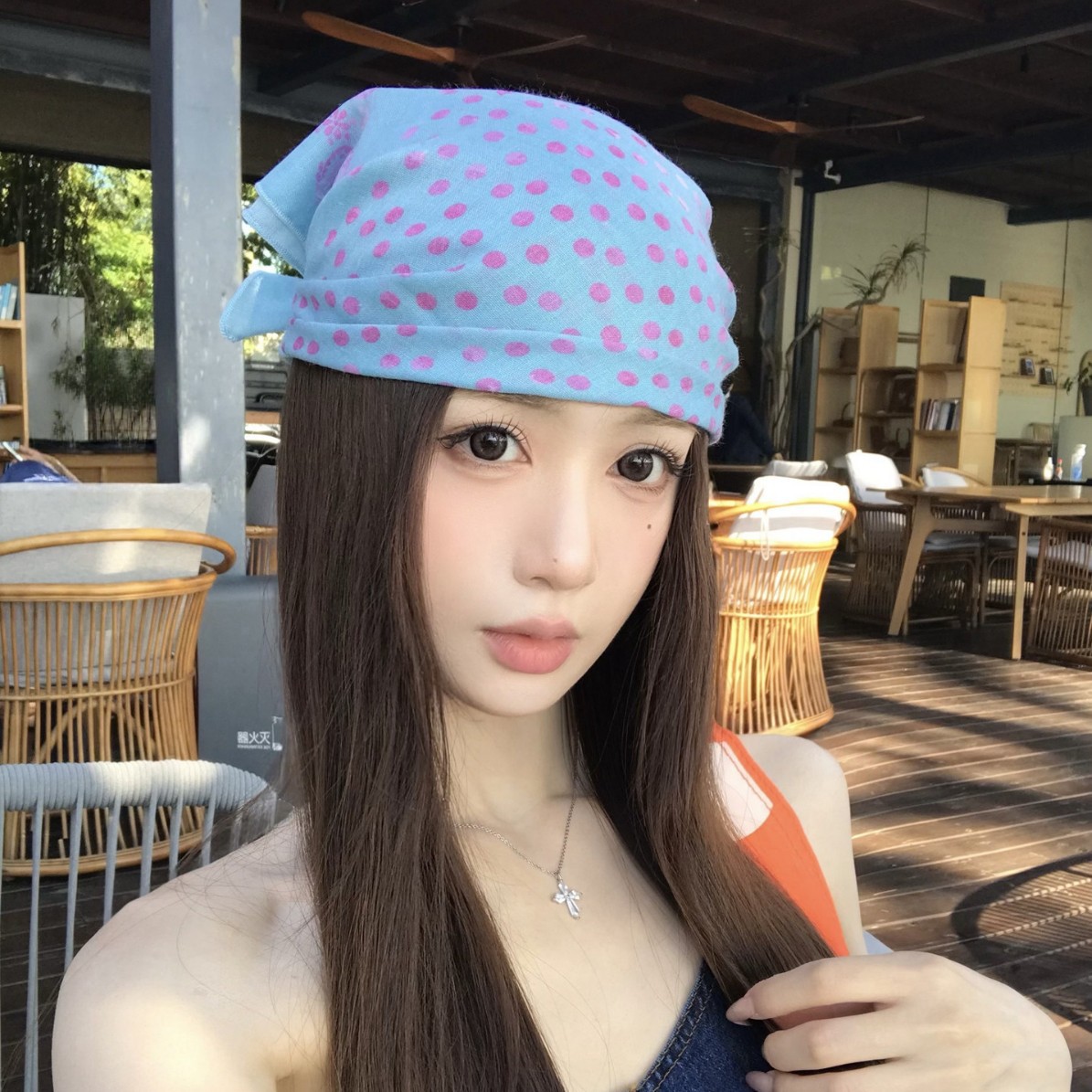 甜酷辣妹蓝色波点印花头巾多功能方巾丝巾复古风丝巾夏季百搭领巾