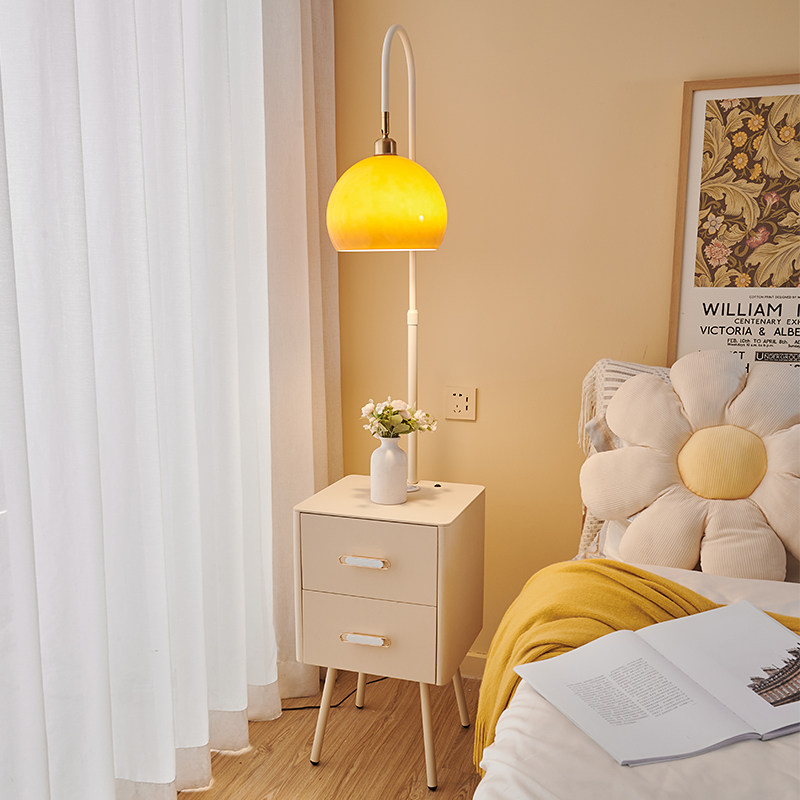 卧室奶油风松木落地灯氛围感装饰客厅沙发置物床头柜一体台灯摆件
