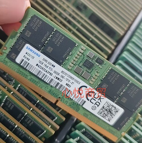 三星M425R2GA3PB0-CWM 16G 1RX8 PC5-5600B DDR5 5600 笔记本内存