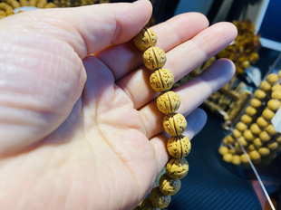 12mm东北小金豆 皮脂嘎嘎好份量压手 一物一图108 粒脖挂桃核手串