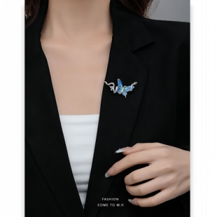 AuraAdorn原创清冷ins风蝴蝶与蛇胸针小众设计个性 胸花 潮衣服西装