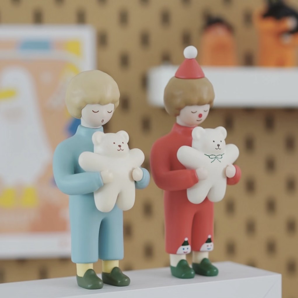 CBB贴纸鸭抱猫抱狗抱熊公仔圣诞剧场鸭动物潮玩展会大娃吊卡可爱