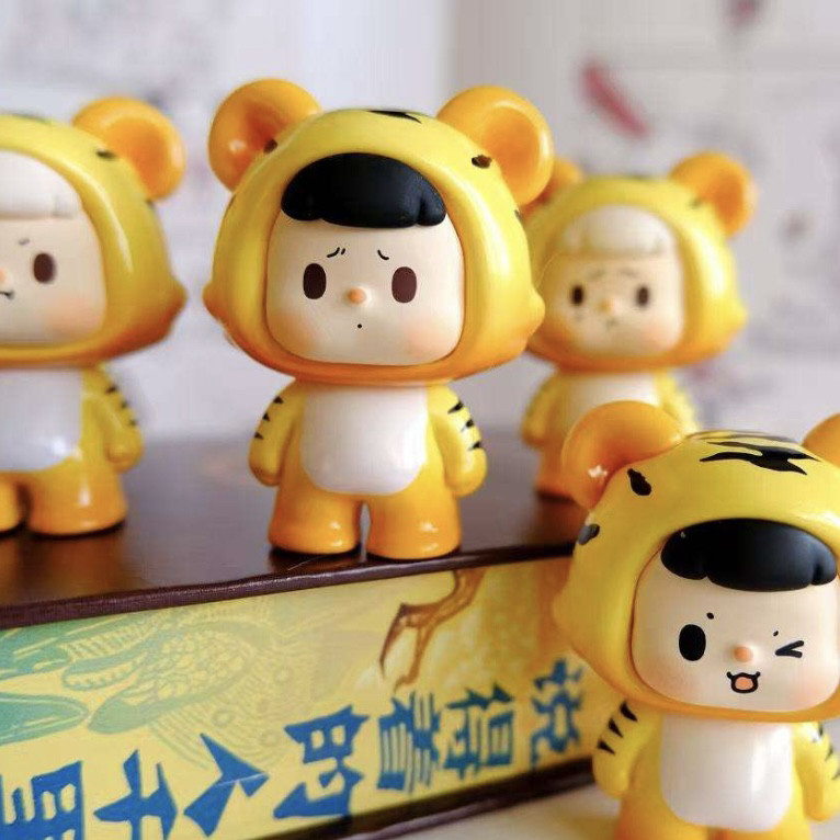 现货珍稀动物不二小老虎吊卡盲盒潮玩手办可爱摆件送女生日礼物