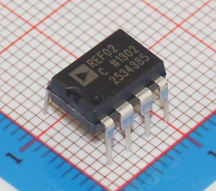 REF02CP REF02C REF02 电压基准芯片 直插DIP-8 进口全新原装