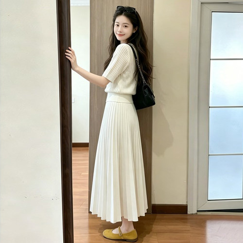 夏日绝美白色百褶连衣裙子女夏季2026新款温柔风气质掐腰长裙套装