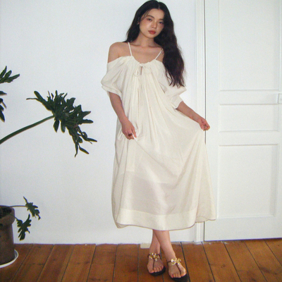 NEIHE内赫露肩有袖宽松吊带裙子