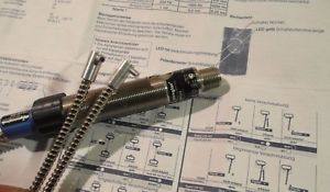 WENGLOR Universal Reflextaster UC88PCV3 m. Lichtleiter ungeb