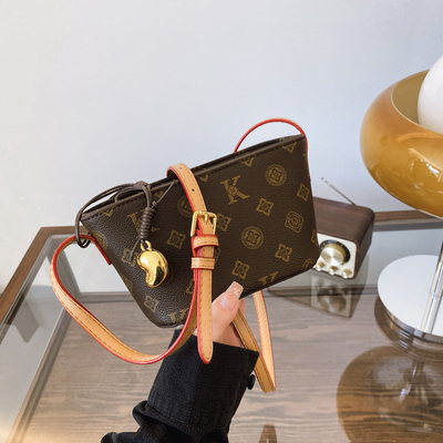 百搭斜挎包洋气休闲单肩元宝包