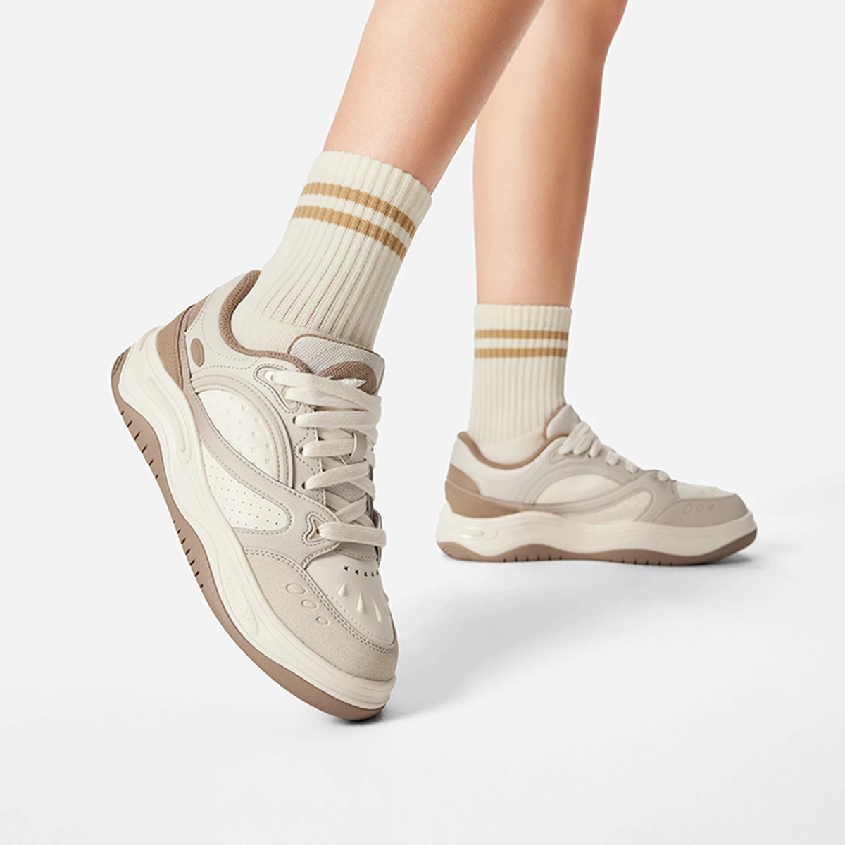 李宁休闲鞋女2025冬季新款皮克斯草莓熊联名系列星球板鞋AGCV260