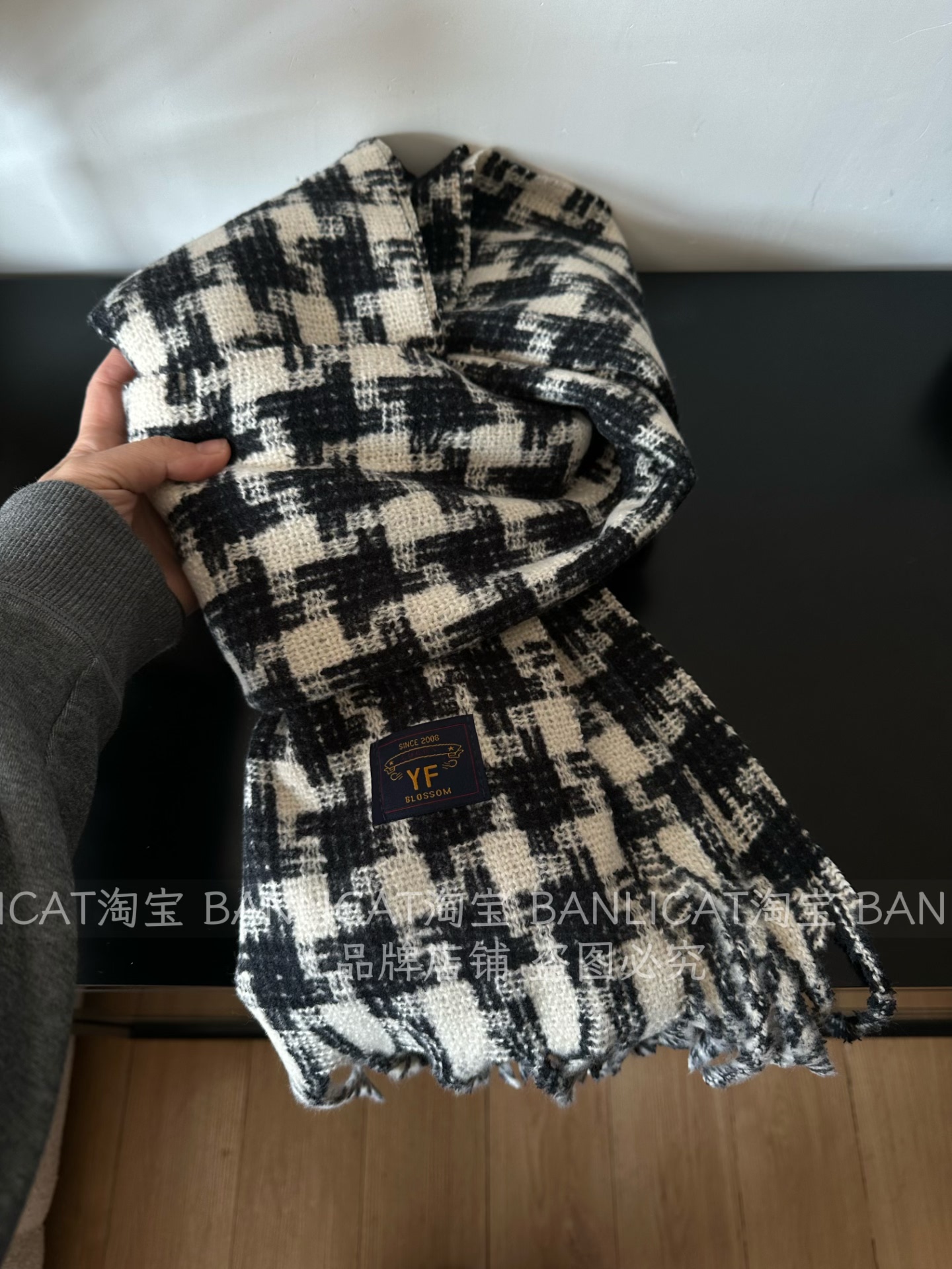 2026年新款韩版ins黑白格子围巾女秋冬保暖围脖披肩流苏百搭围巾