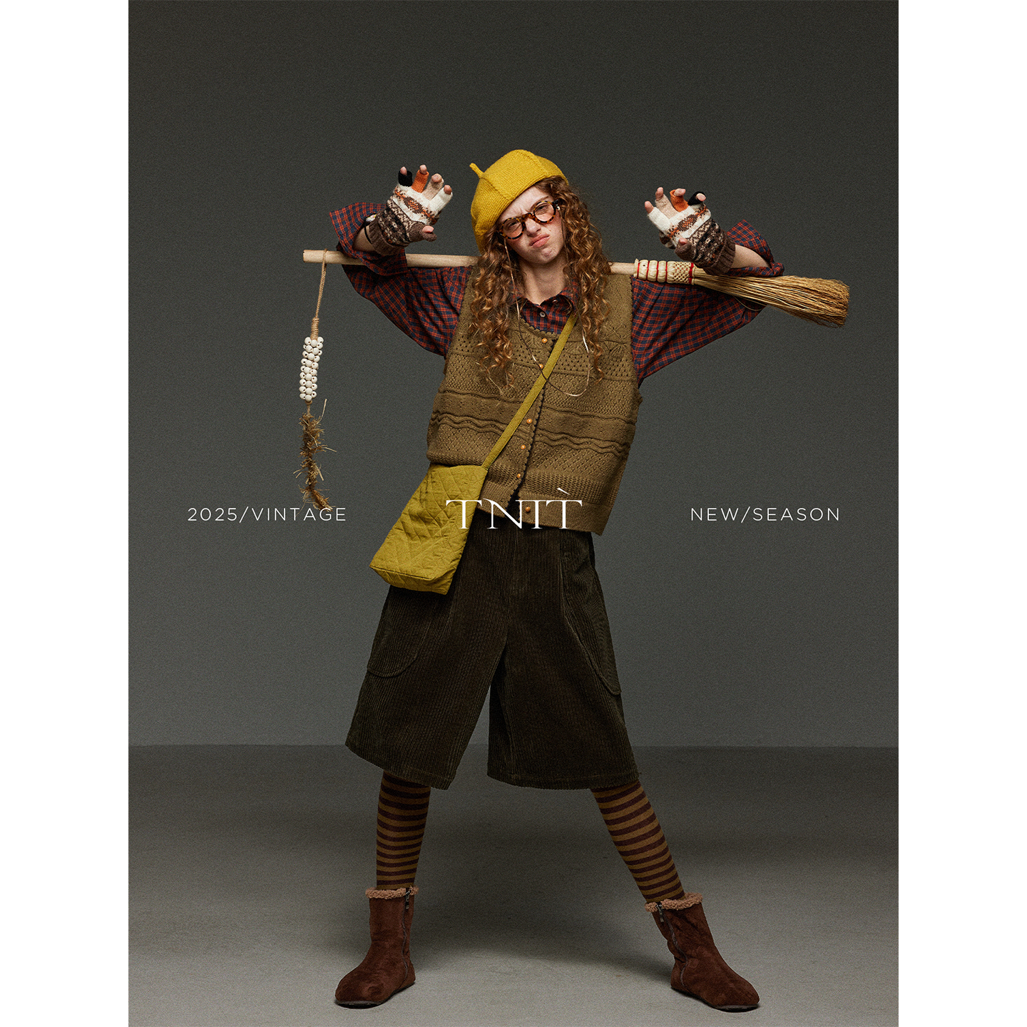 【汤曼妮粉丝专享】TNIT复古拼色边单排扣钩花镂空开衫马甲