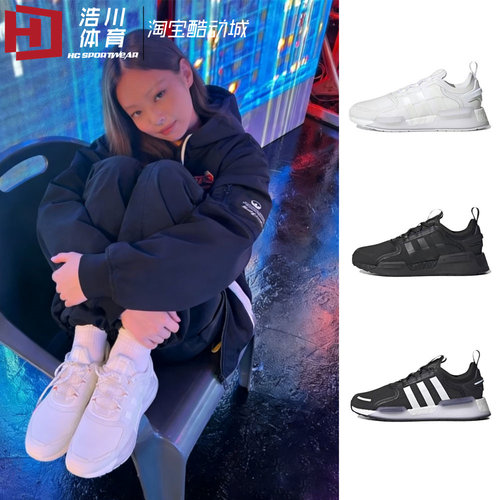阿迪达斯BOOST爆米花跑步鞋