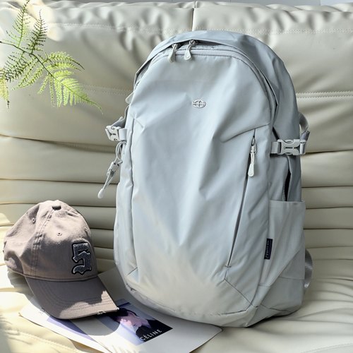 仅0.3kg又大又轻~正品日本防水登山旅行大容量双肩包轻便电脑背包