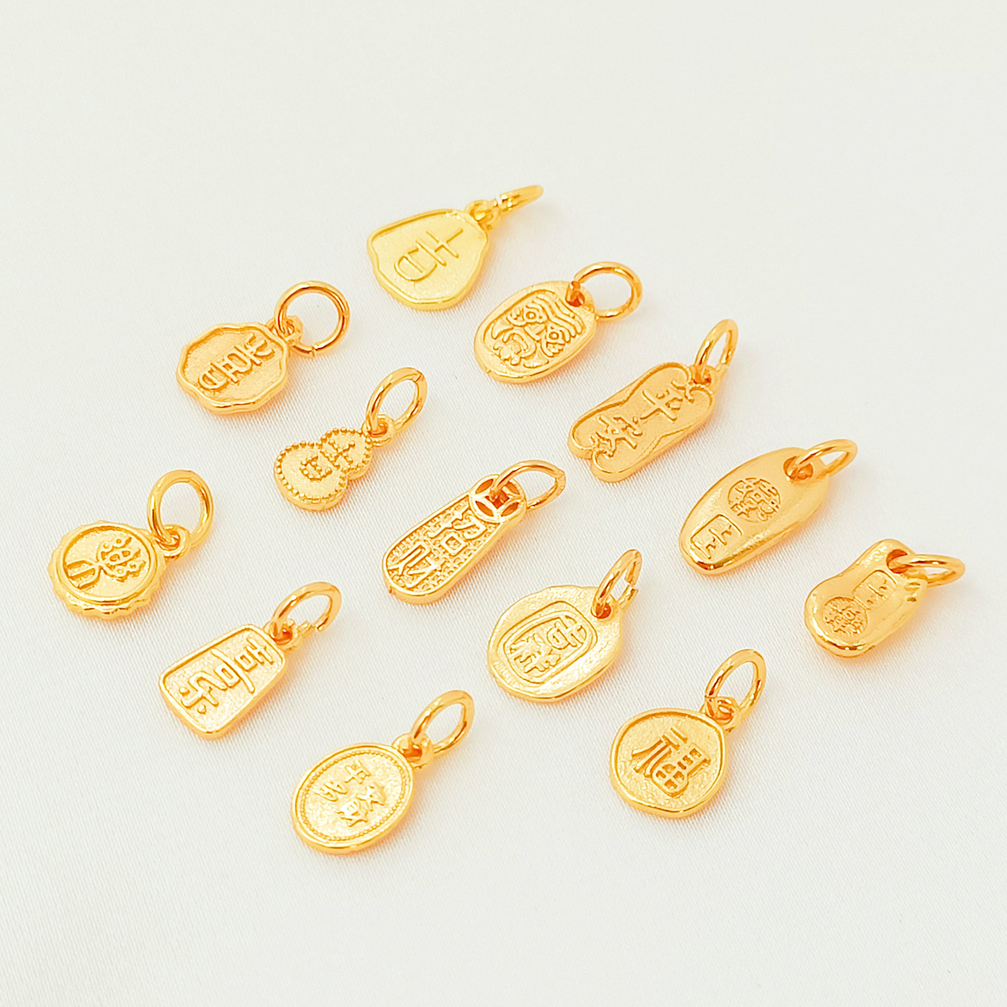 24K包金上上签招财纳福牌吊坠图片