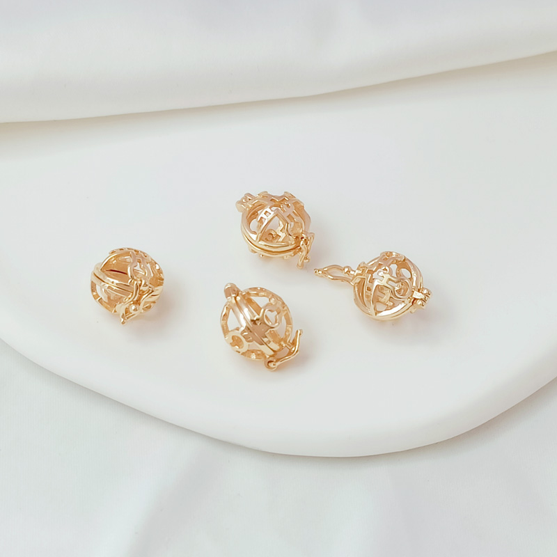 14K包金保色空托水晶镂空球吊坠