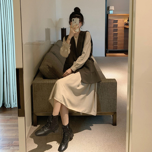 大码女装胖妹妹秋冬新款西装马甲遮肉连衣裙宽松显瘦盐系两件套装