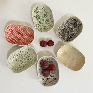 高货丹麦bloomingville 陶瓷浮雕复古点心碟子复古釉下彩家用深碟