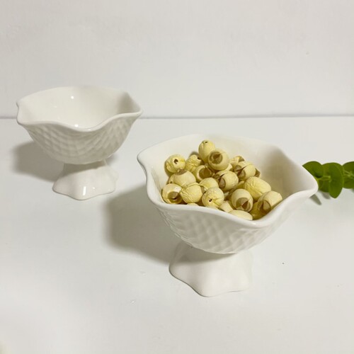 白色浮雕小高脚碗陶瓷冰激凌碗红豆冰沙碗水果甜品小碗零食酸奶碗