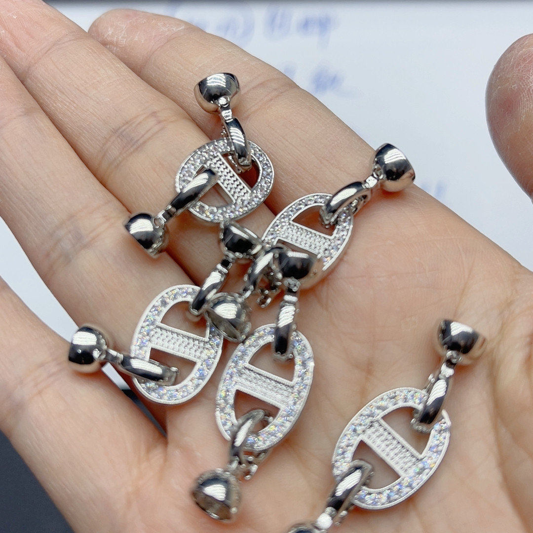 121号白金色镶钻猪鼻子扣一个