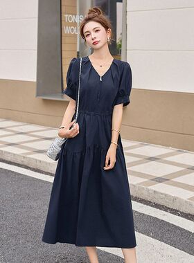 2025夏新款时尚百搭V领收腰显瘦连衣裙女中长款韩版休闲百搭长裙