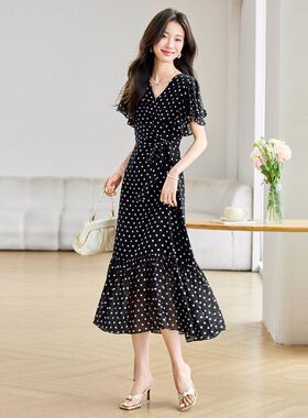法式温柔气质波点连衣裙女2025夏新款独特漂亮收腰显瘦荷叶边长裙