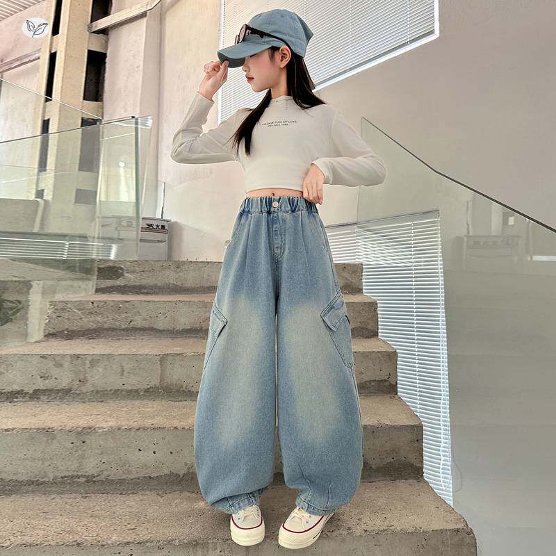 商场品牌女童工装牛仔裤2026年春季新款中大童大口袋弯刀裤休闲阔