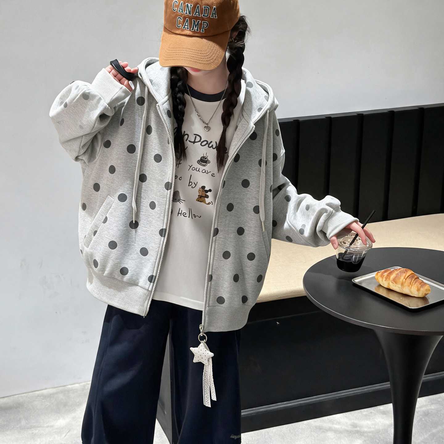专柜品牌女童外套2026秋装新款宽松上衣大童女装春秋运动洋气连帽