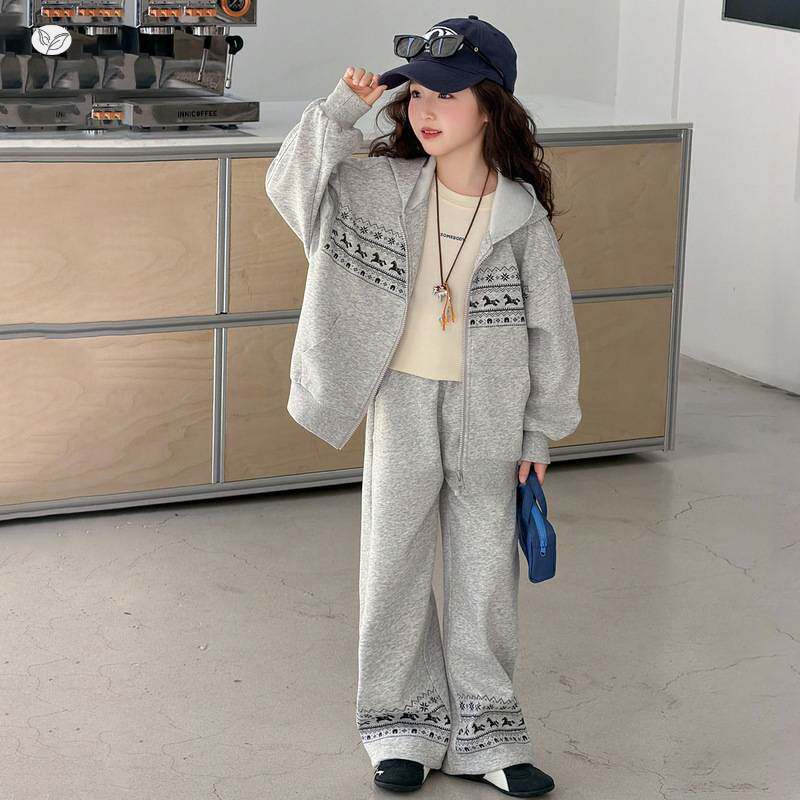 商场品牌女童休闲印花套装2026年春季新款费尔岛花纹卫衣卫裤两件