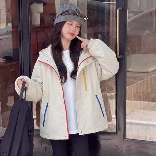 专柜品牌女童冲锋衣软壳外套春秋2026新款儿童休闲连帽夹克衫登山