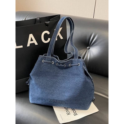 商场品牌牛仔布大容量托特包女包2026新款休闲轻便单肩包学生上课
