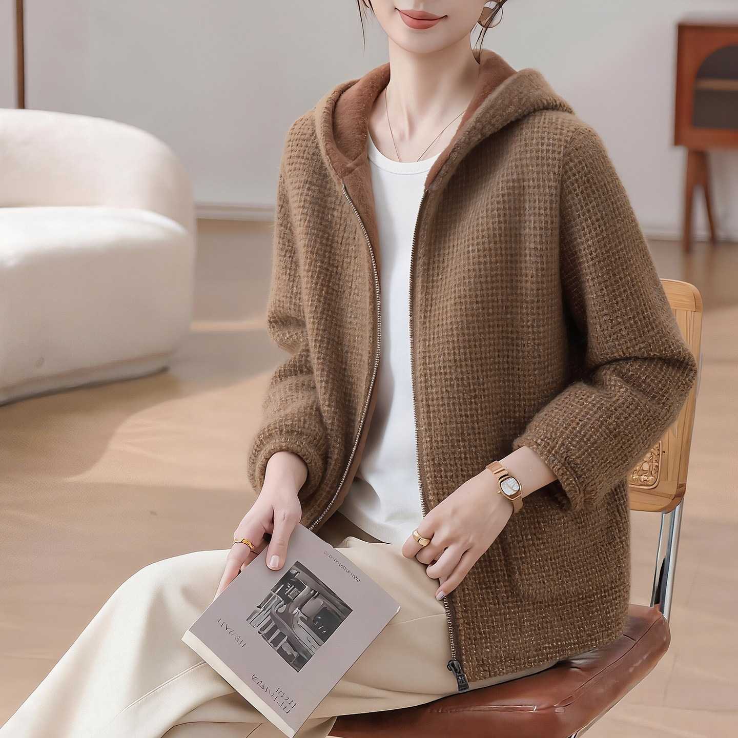 专柜品牌中年妈妈秋装外套短款2026新款中老年人女式春秋季洋气连