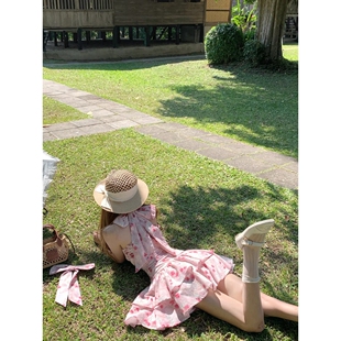 2026法式碎花连衣裙女夏蝴蝶结短裙氛围感大摆量系带挂脖蛋糕裙子