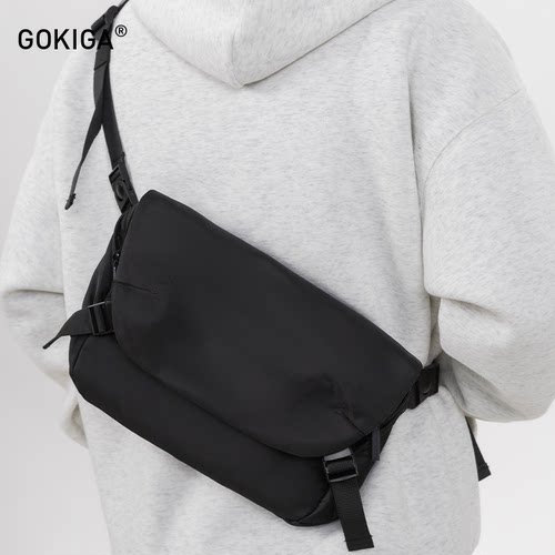 潮酷黑色防水单肩邮差背包男女