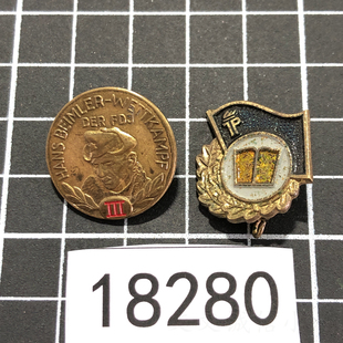 A18280东德庆祝成立周年徽章奖章民主德国纪念保真像章铜2枚