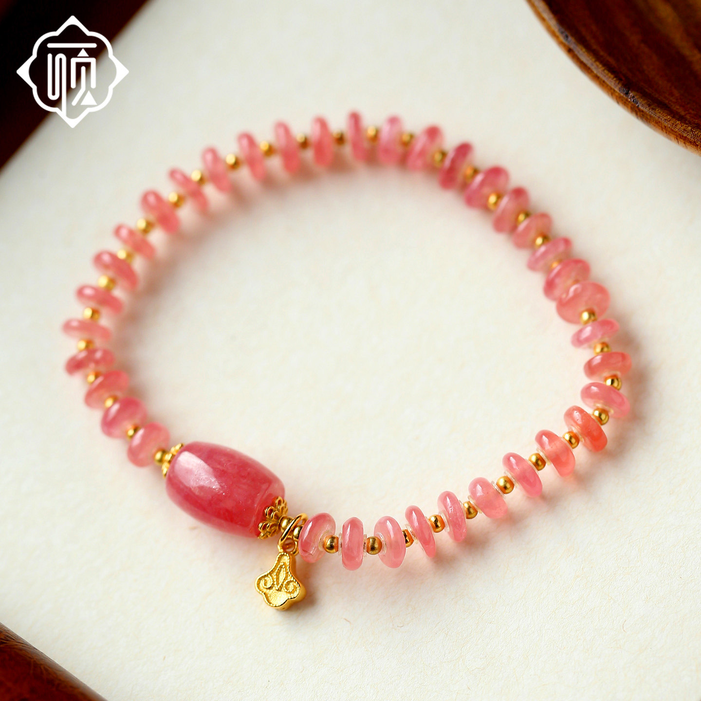 顽石灵水润冰透收藏级高冰种红纹石盘珠S925银设计款手链W1-131