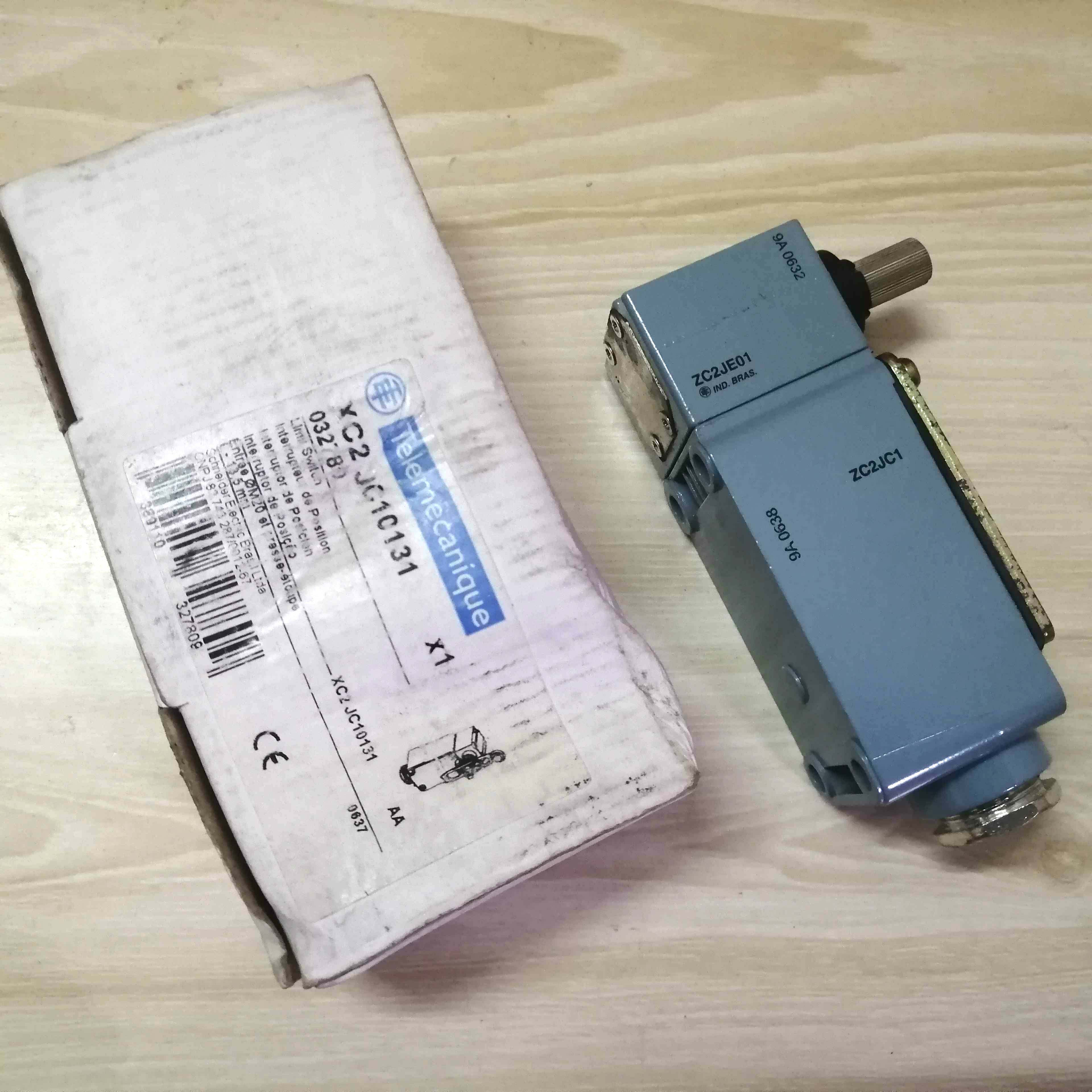 xc2-jc10131 正品施耐德telemecanique限位开关 行程开关 xc2-jc