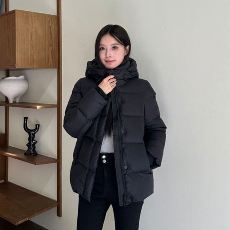 2026冬季新款黑色连帽加厚抗寒包臀面包服短款泡芙显瘦羽绒服女