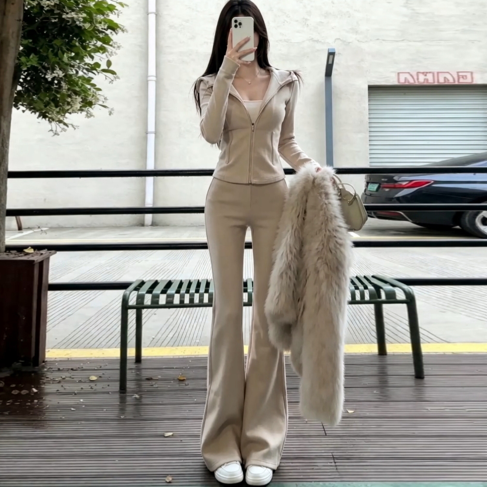 超火韩系卡其色休闲运动套装女春秋炸街减龄显瘦卫衣微喇裤两件套