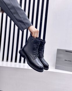 女款马丁靴女黑色靴子秋冬加绒女鞋平底冬季鞋子炸街小短靴真皮