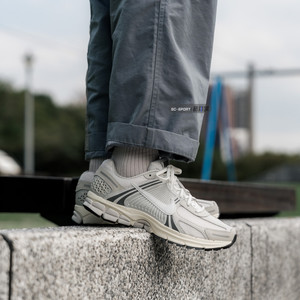 NikeAirZoomVomero5低帮跑鞋