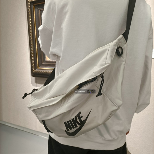 耐克Nike王一博同款运动休闲腰包男女邮差包斜挎单肩包BA5751-010