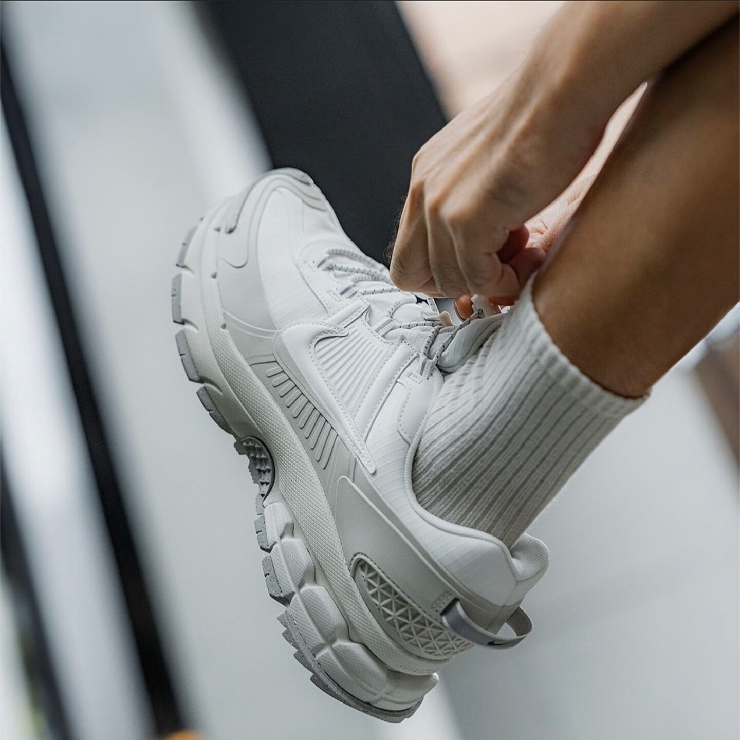 NIKE VOMERO ROAM男女户外越野城市通勤机能鞋耐磨防水跑鞋HV5951