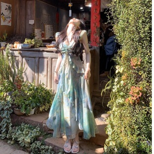 法式碎花吊带连衣裙女夏2026新款小个子高级感海边度假雪纺长裙