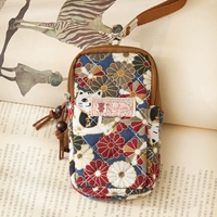 Черно-серая на золотоизой