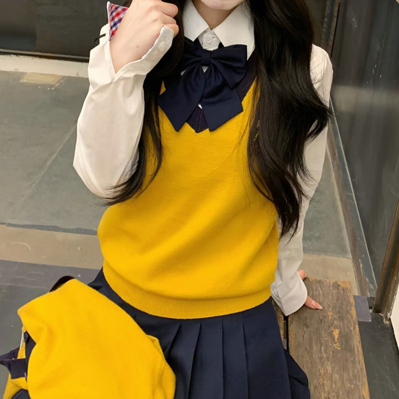 韩系制服学院风jk套装女秋冬减龄长袖衬衫黄色针织马甲半裙三件套