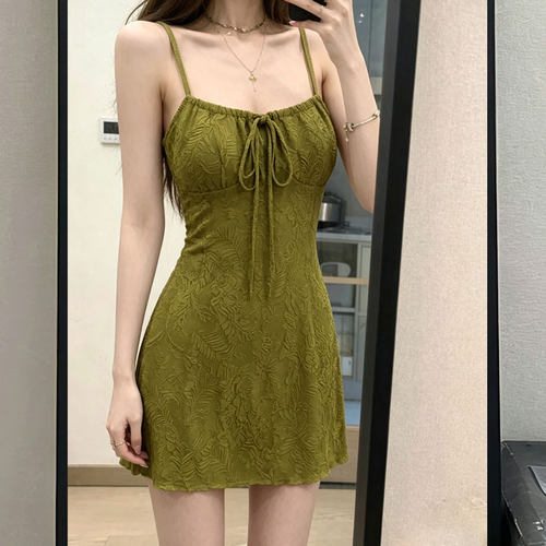 ins超火的韩版复古辣妹收腰显瘦肌理吊带连衣裙女夏季性感a字短裙