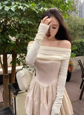 法式气质一字领a字短裙子长袖连衣裙女秋装甜辣妹修身收腰杏色裙