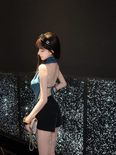 Eva君君酱性感辣妹挂脖绑带露背荡领弧形下摆小众高级感背心女韩
