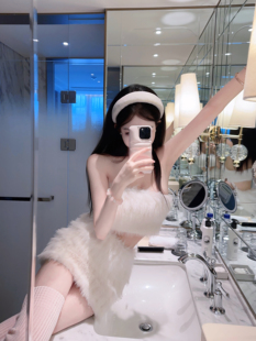 Eva君君酱纯欲性感小众毛毛露脐抹胸背心包臀裙软糯奶白套装 女韩